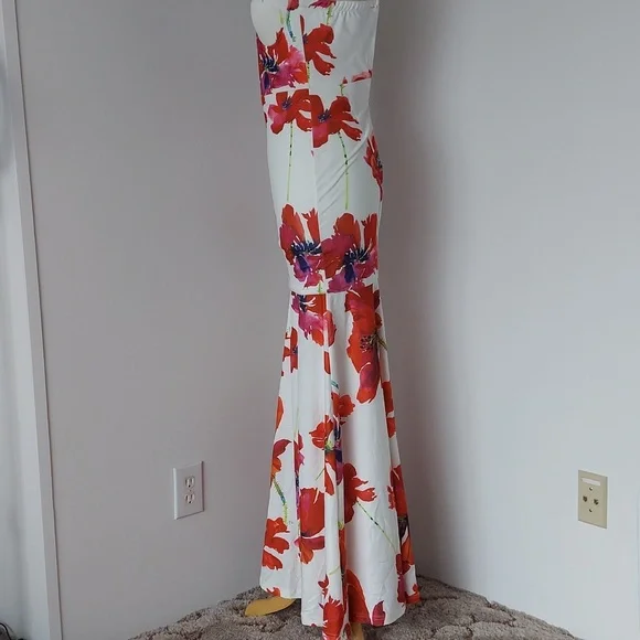 Fashion Nova Women's Floral Gown - Picture 3 of 7